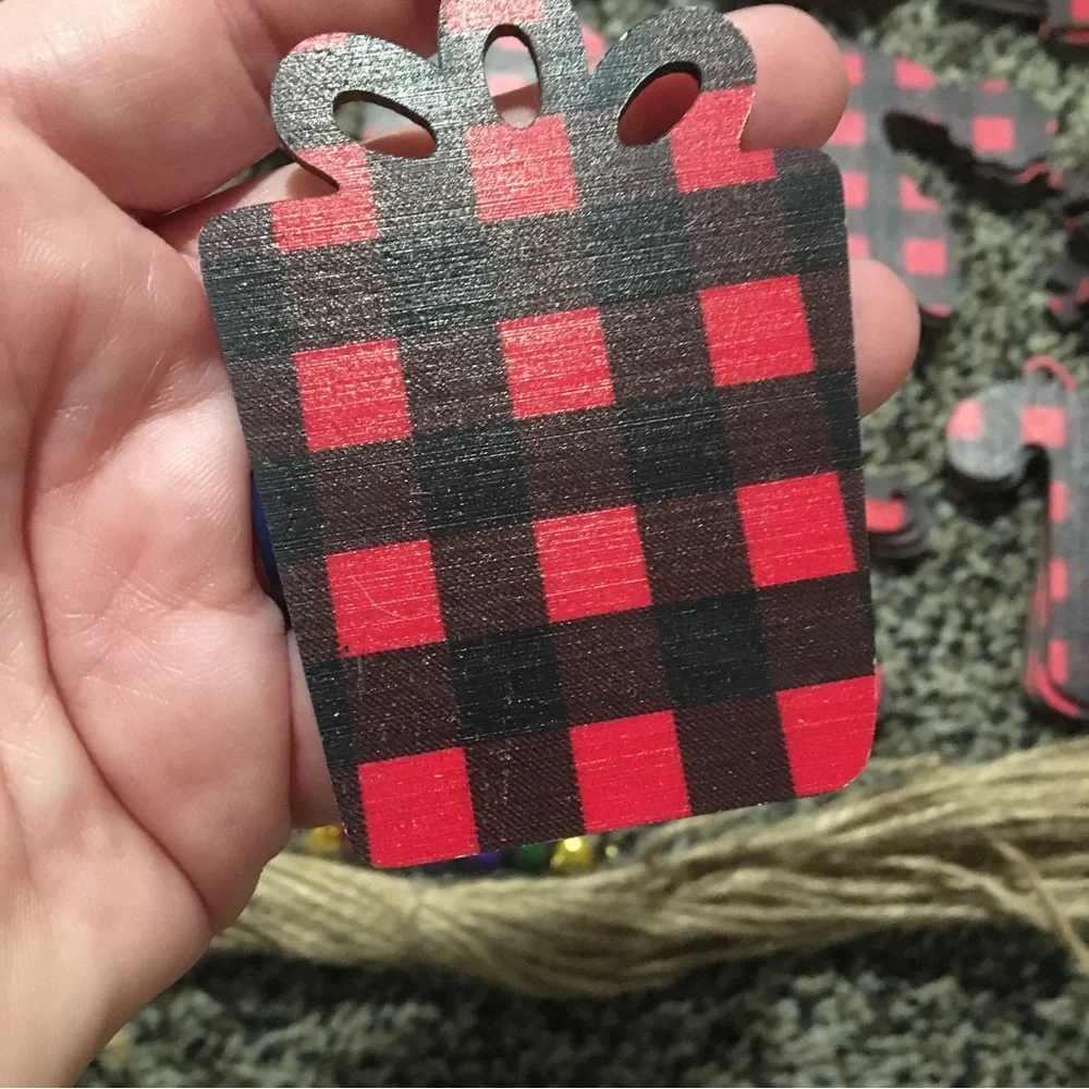 Wooden plaid Christmas ornaments set